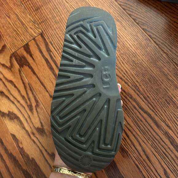 Grey UGG boots for kids, US Size 2 - Picture 4 of 4